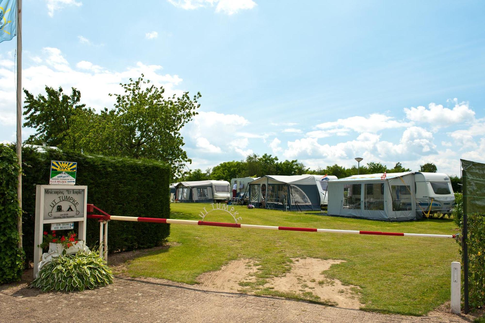 Camping En Vakantiewoning 'Ut Tumpke' Kessel  エクステリア 写真